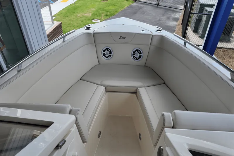 Slide: The Image of Scout 240 Dorado 2026 - 26