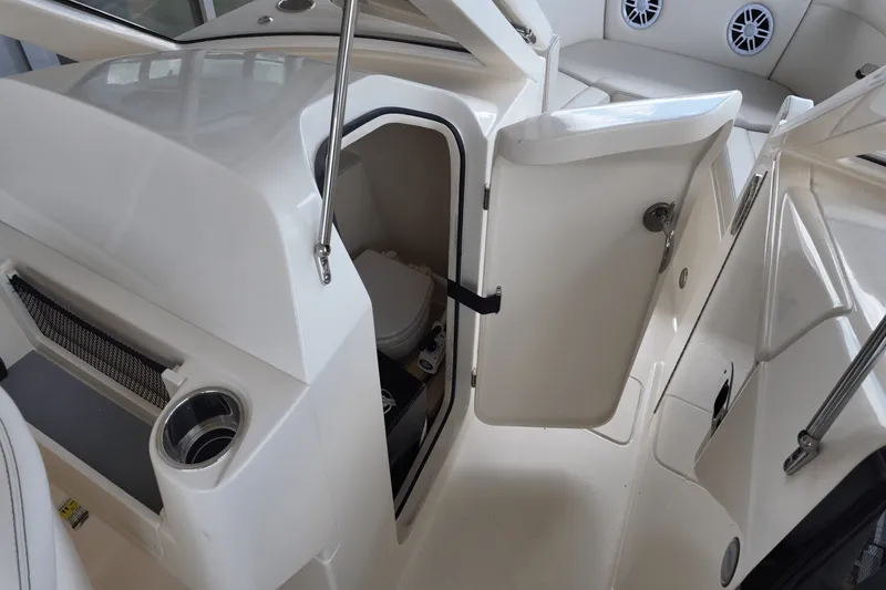 Slide: The Image of Scout 240 Dorado 2026 - 22