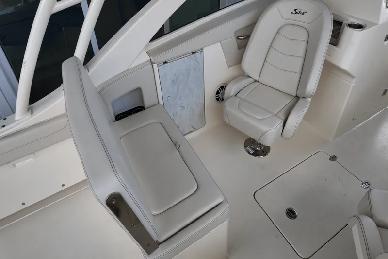 Slide: The Image of Scout 240 Dorado 2026 - 12