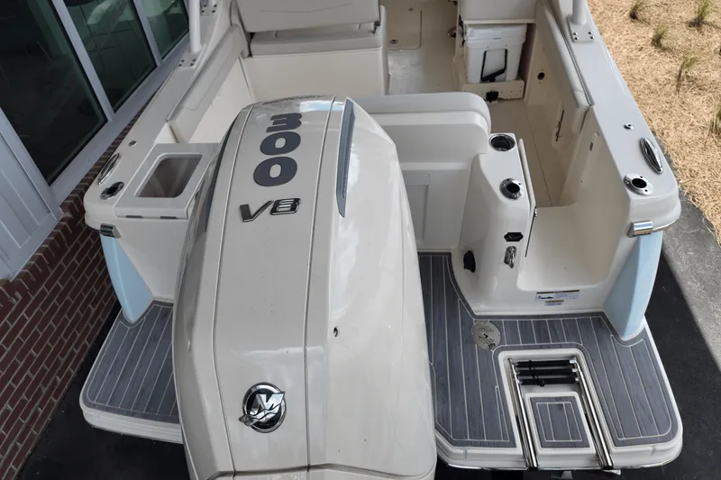 Slide: The Image of Scout 240 Dorado 2026 - 3
