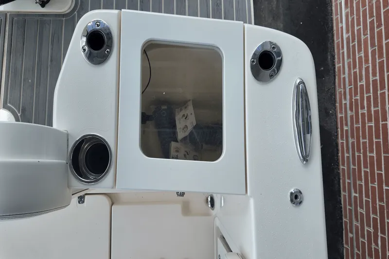 Slide: The Image of Scout 240 Dorado 2026 - 9