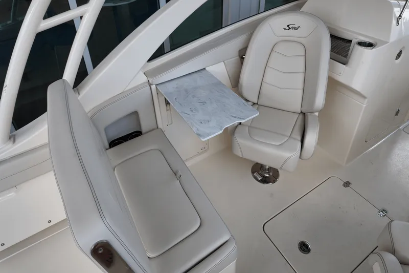 Slide: The Image of Scout 240 Dorado 2026 - 13