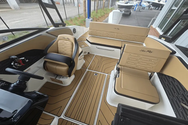 Slide: The Image of Sea Ray SPX 210 Outboard 2026 - 10