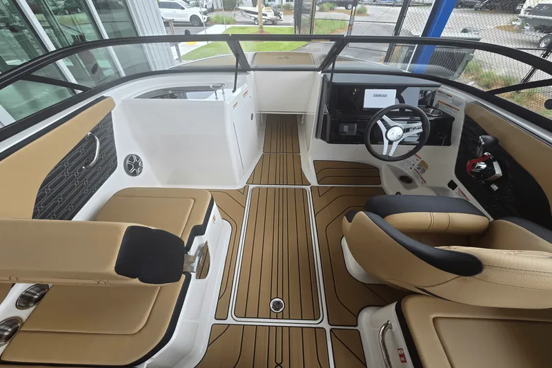 Slide: The Image of Sea Ray SPX 210 Outboard 2026 - 8
