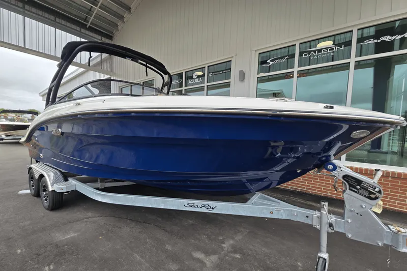 Slide: The Image of Sea Ray SPX 210 Outboard 2026 - 15