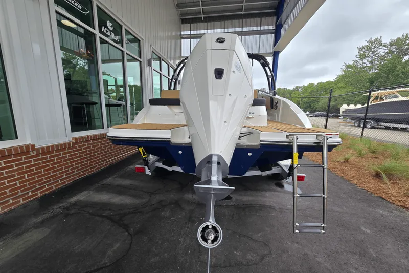 Slide: The Image of Sea Ray SPX 210 Outboard 2026 - 2