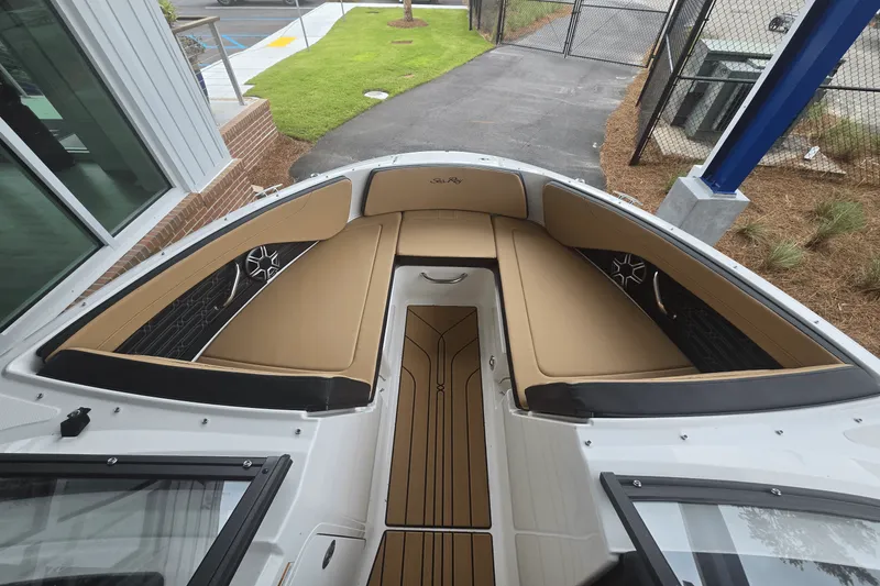 Slide: The Image of Sea Ray SPX 210 Outboard 2026 - 13