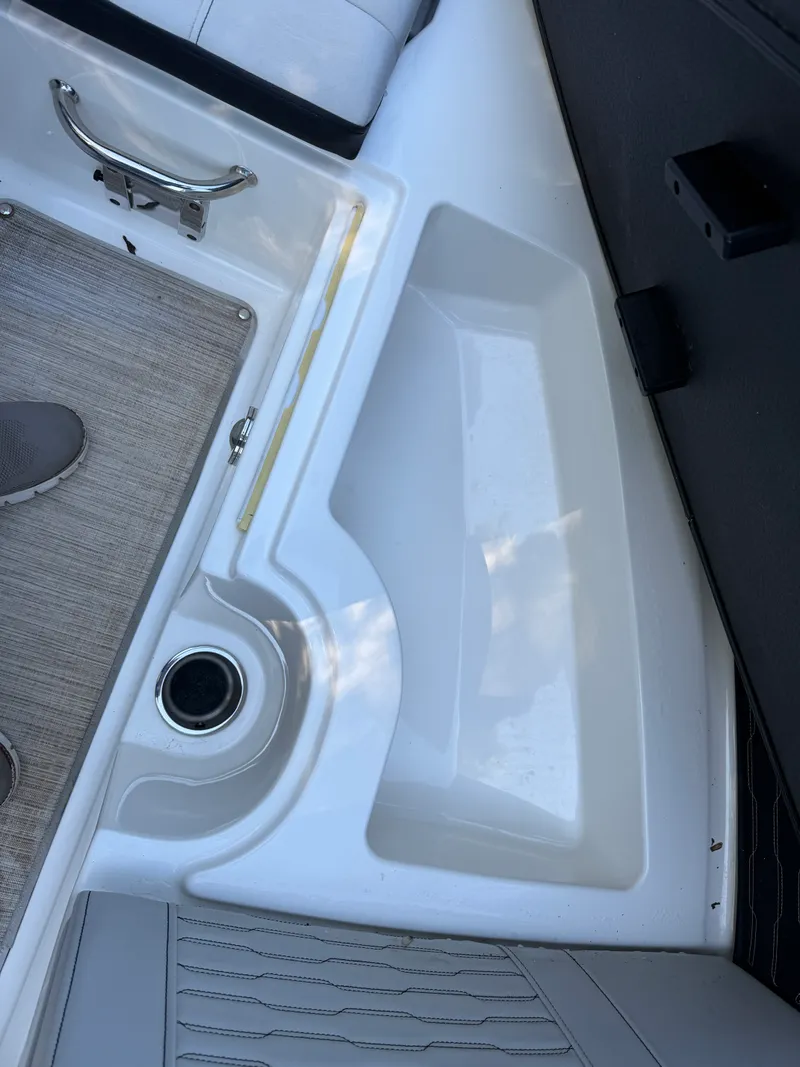 Slide: The Image of Sea Ray 23 SPX 2022 - 26