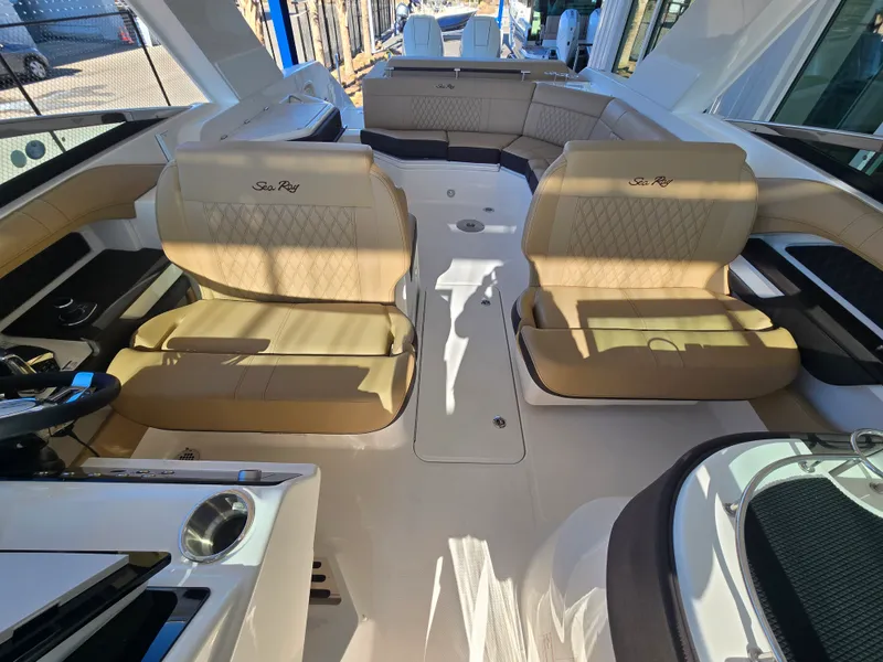 Slide: The Image of Sea Ray SLX 310 Outboard 2026 - 14