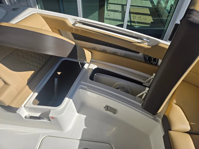Slide: The Image of Sea Ray SLX 310 Outboard 2026 - 21