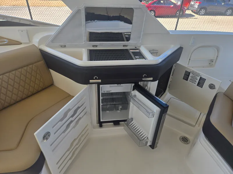 Slide: The Image of Sea Ray SLX 310 Outboard 2026 - 9