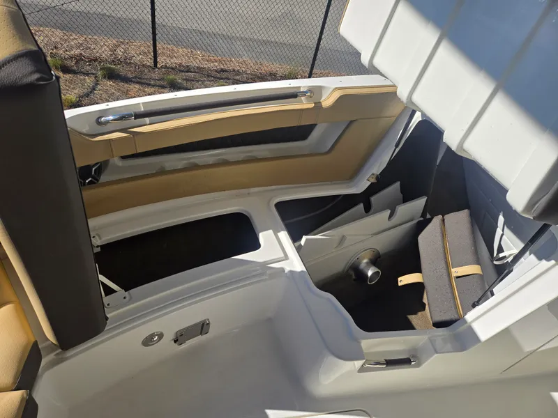 Slide: The Image of Sea Ray SLX 310 Outboard 2026 - 19