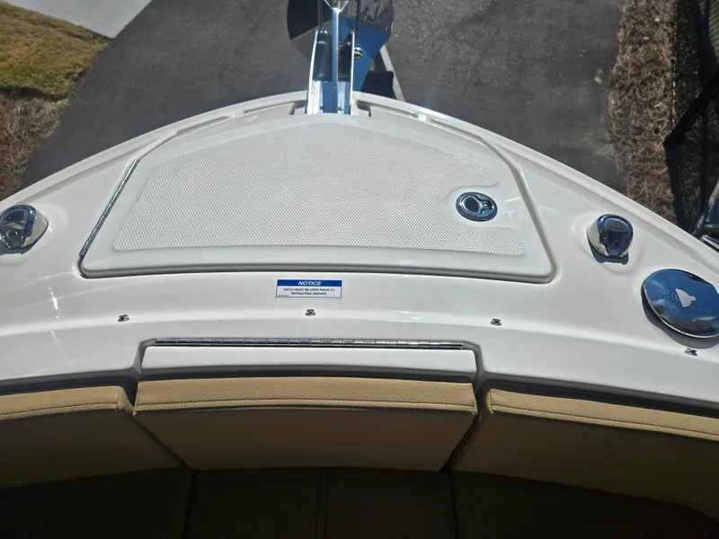 Slide: The Image of Sea Ray SLX 310 Outboard 2026 - 25