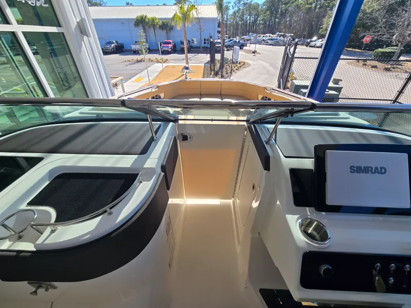 Slide: The Image of Sea Ray SLX 310 Outboard 2026 - 17