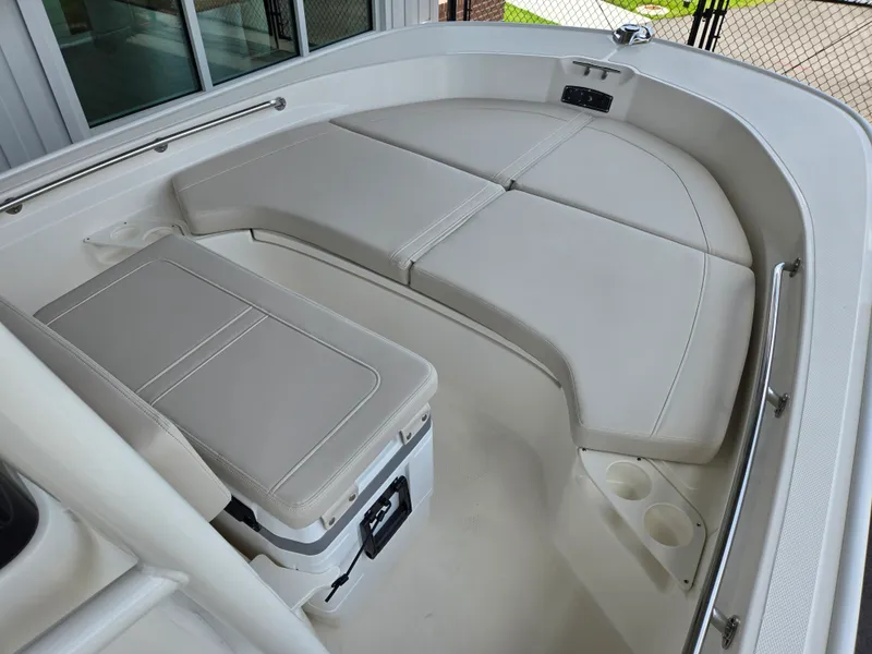 Slide: The Image of Boston Whaler 190 Montauk 2026 - 10
