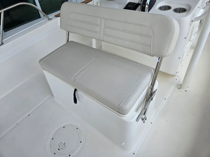 Slide: The Image of Boston Whaler 190 Montauk 2026 - 5