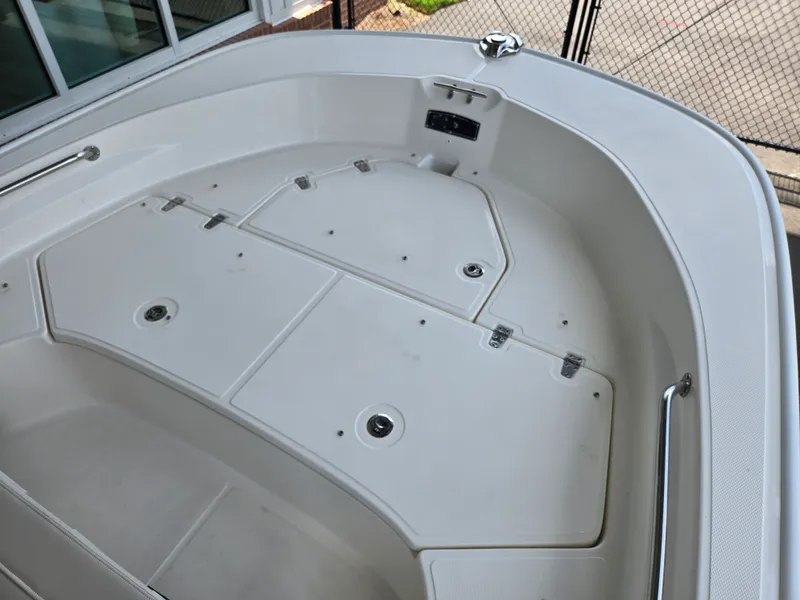 Slide: The Image of Boston Whaler 190 Montauk 2026 - 11