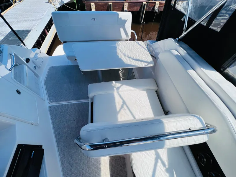 Slide: The Image of Regal 2565 Window Express 2006 - 10