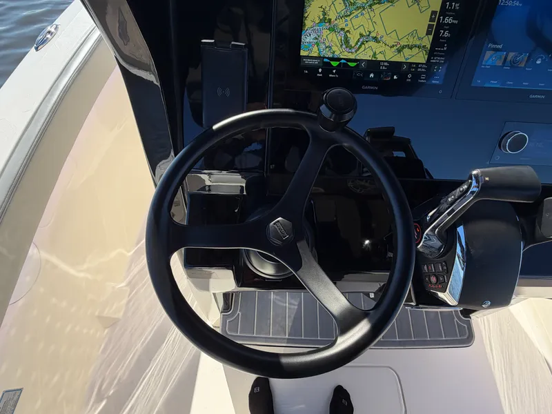 Slide: The Image of Scout 260 LXF 2025 - 18