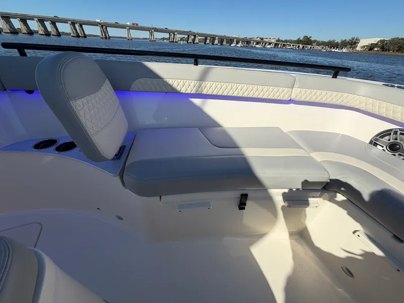 Slide: The Image of Scout 260 LXF 2025 - 44