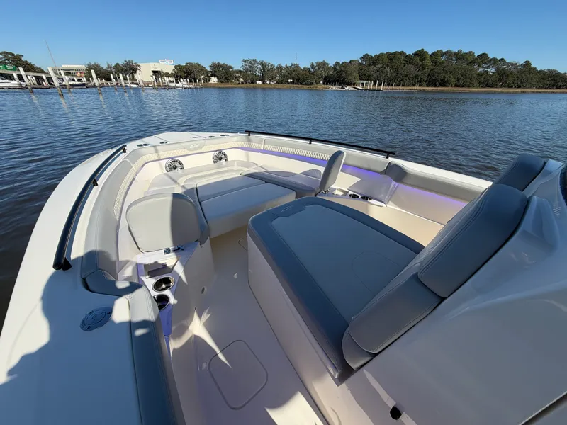Slide: The Image of Scout 260 LXF 2025 - 37