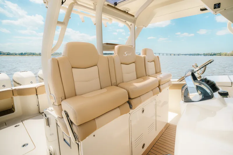 Slide: The Image of Scout 380 LXF 2022 - 14