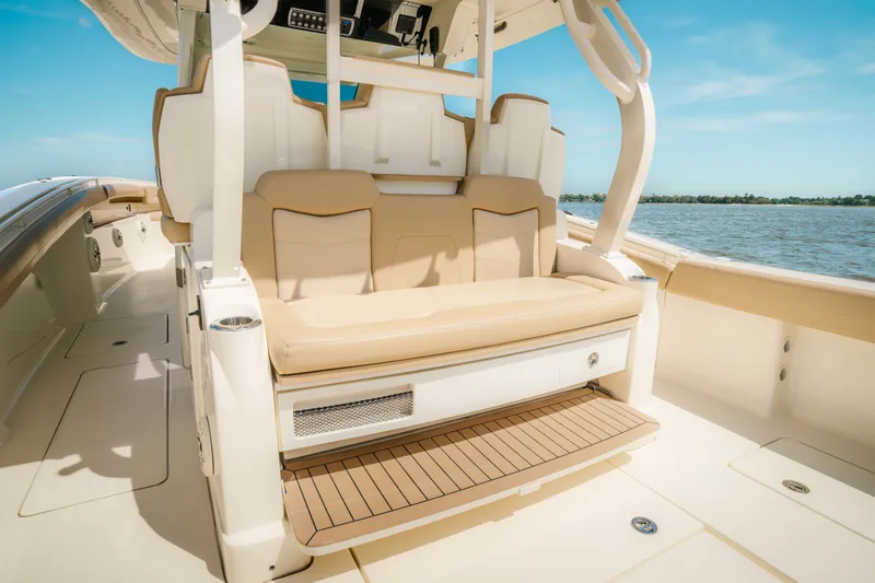 Slide: The Image of Scout 380 LXF 2022 - 11