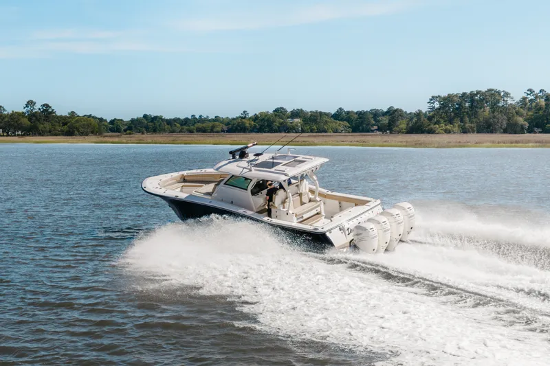 Slide: The Image of Scout 380 LXF 2022 - 2