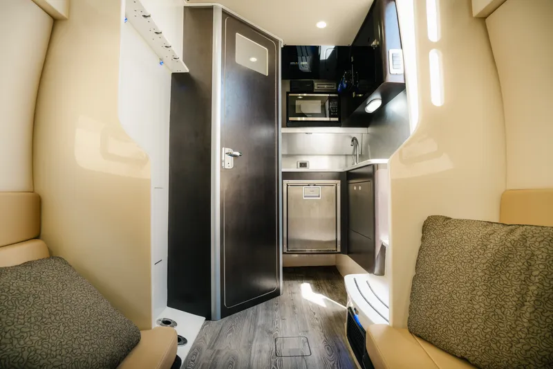 Slide: The Image of Scout 380 LXF 2022 - 25