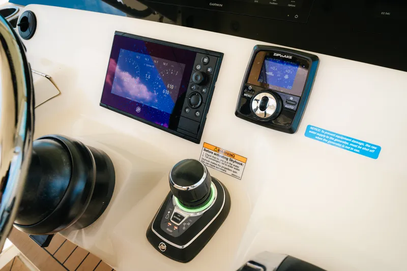 Slide: The Image of Scout 380 LXF 2022 - 18