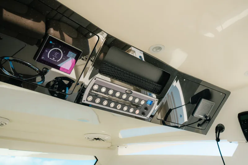Slide: The Image of Scout 380 LXF 2022 - 20