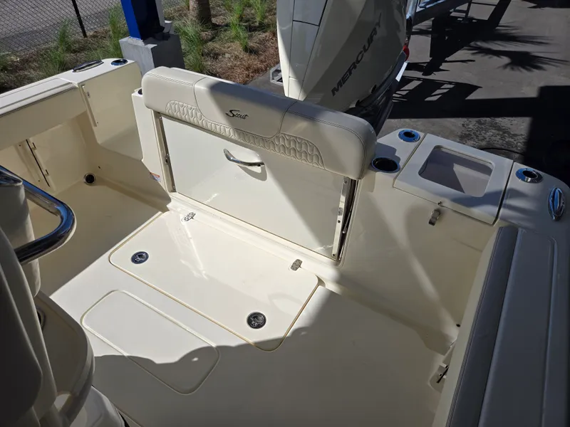 Slide: The Image of Scout 240 XSF 2026 - 4