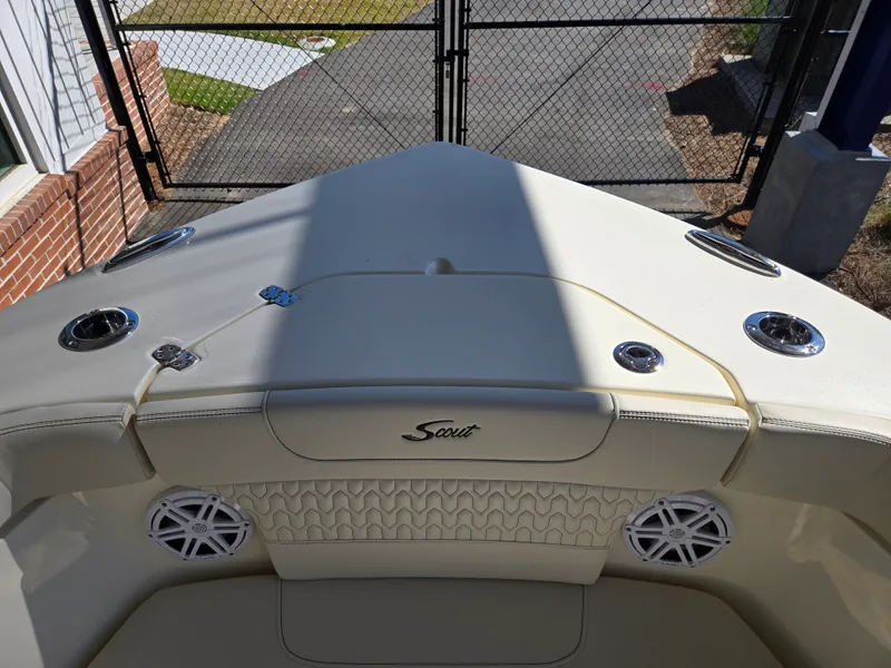 Slide: The Image of Scout 240 XSF 2026 - 18