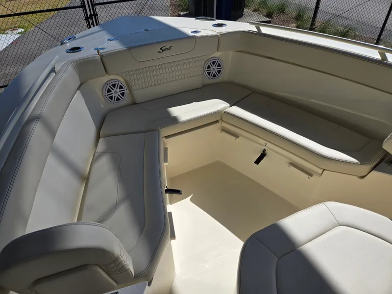 Slide: The Image of Scout 240 XSF 2026 - 16