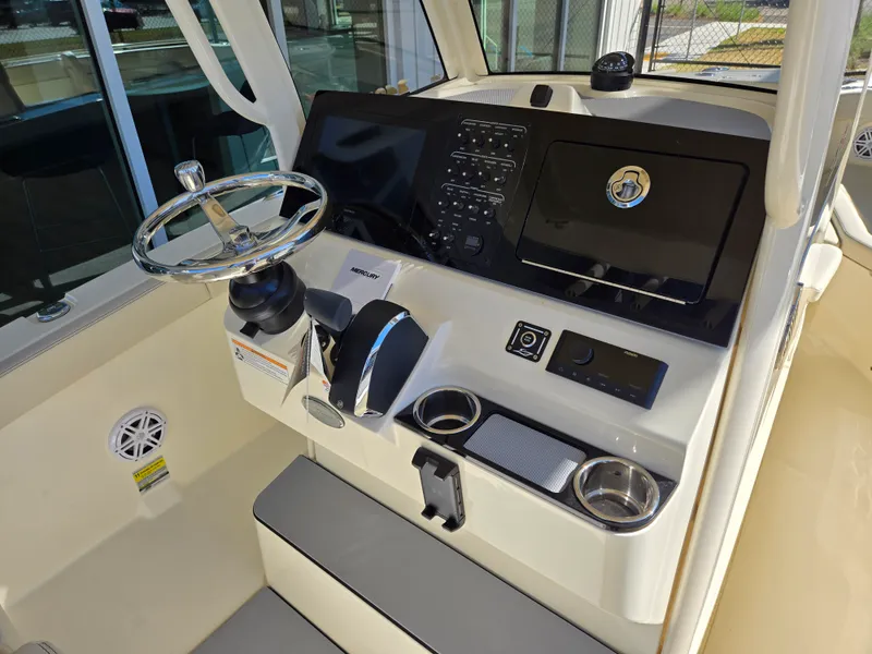 Slide: The Image of Scout 240 XSF 2026 - 11