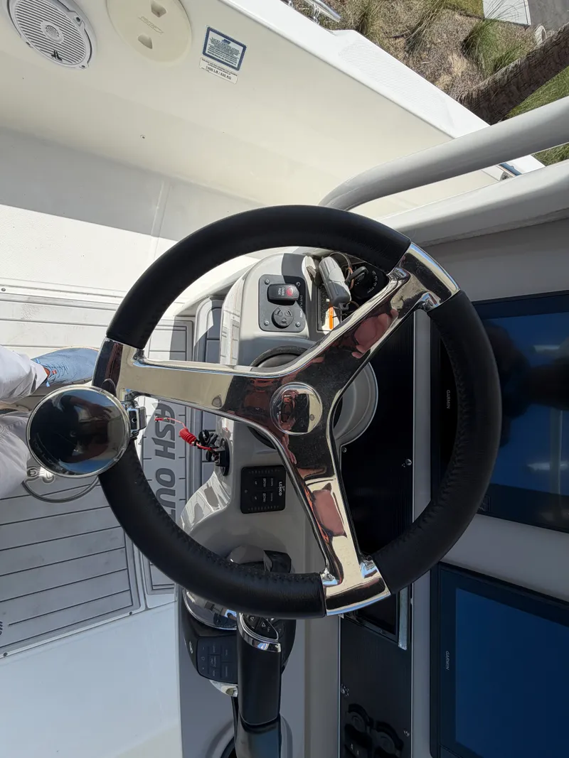 Slide: The Image of Boston Whaler 270 DAUNTLESS 2017 - 12