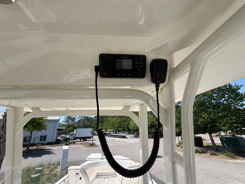 Slide: The Image of Boston Whaler 270 DAUNTLESS 2017 - 18