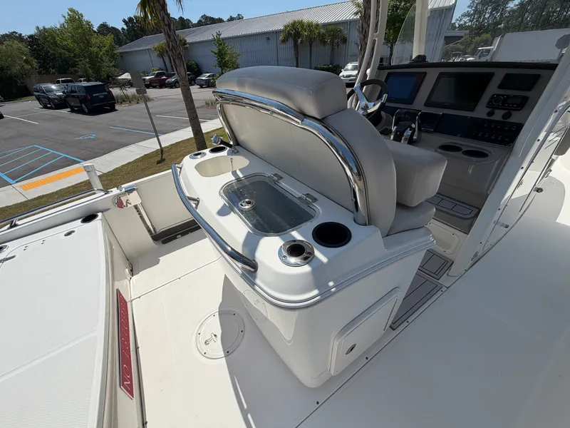 Slide: The Image of Boston Whaler 270 DAUNTLESS 2017 - 8