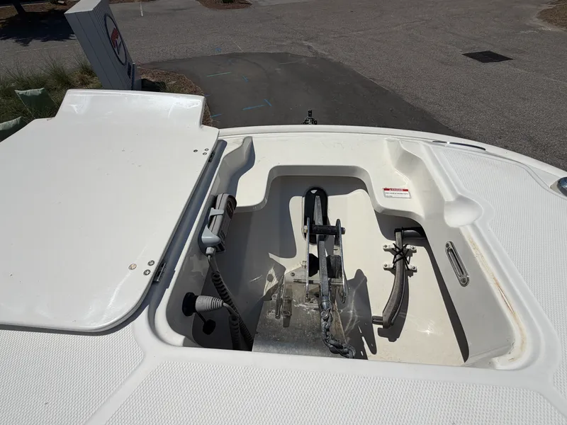 Slide: The Image of Boston Whaler 270 DAUNTLESS 2017 - 27