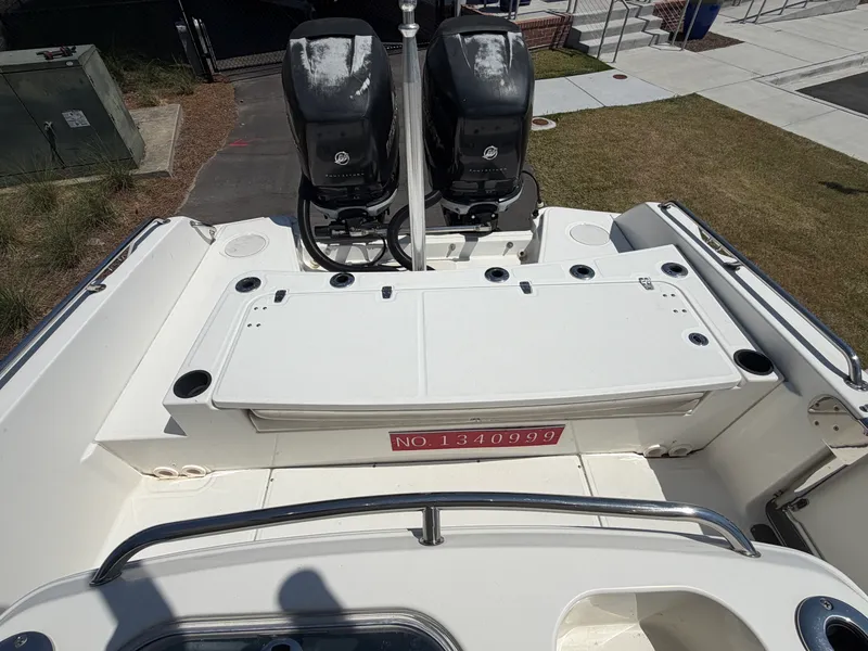 Slide: The Image of Boston Whaler 270 DAUNTLESS 2017 - 5