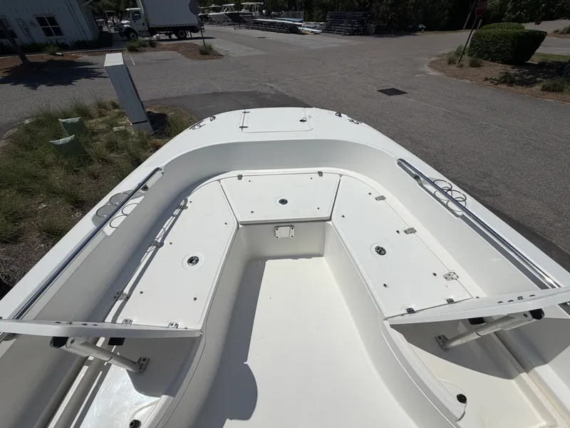 Slide: The Image of Boston Whaler 270 DAUNTLESS 2017 - 29