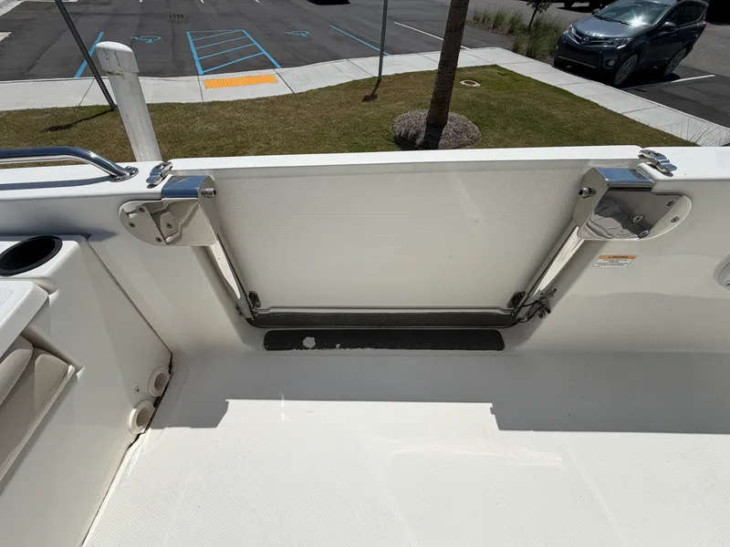 Slide: The Image of Boston Whaler 270 DAUNTLESS 2017 - 19