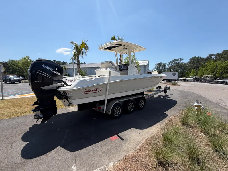 Slide: The Image of Boston Whaler 270 DAUNTLESS 2017 - 3