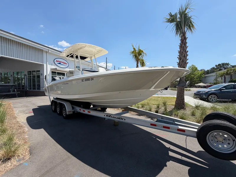 Slide: The Image of Boston Whaler 270 DAUNTLESS 2017 - 2