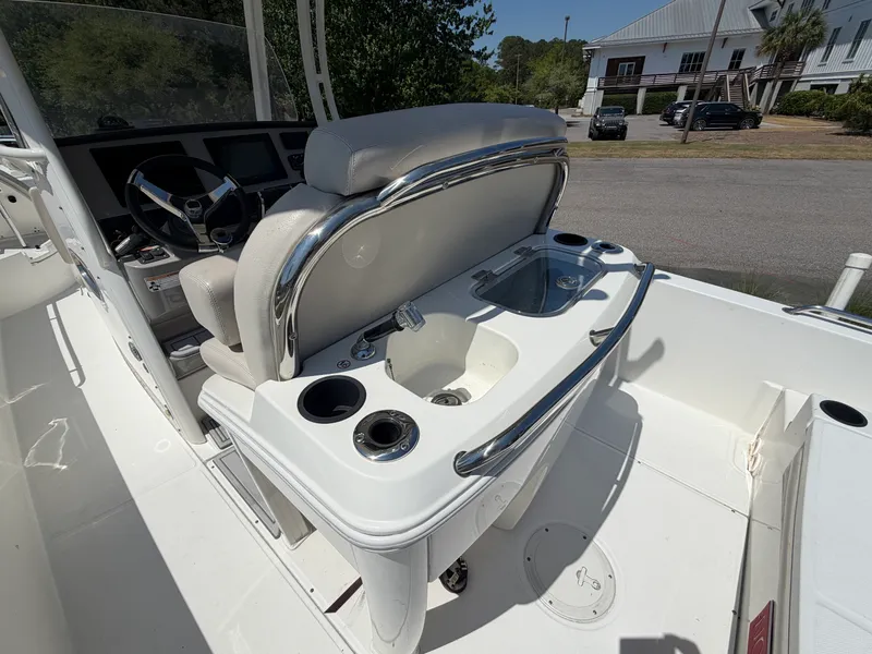 Slide: The Image of Boston Whaler 270 DAUNTLESS 2017 - 7