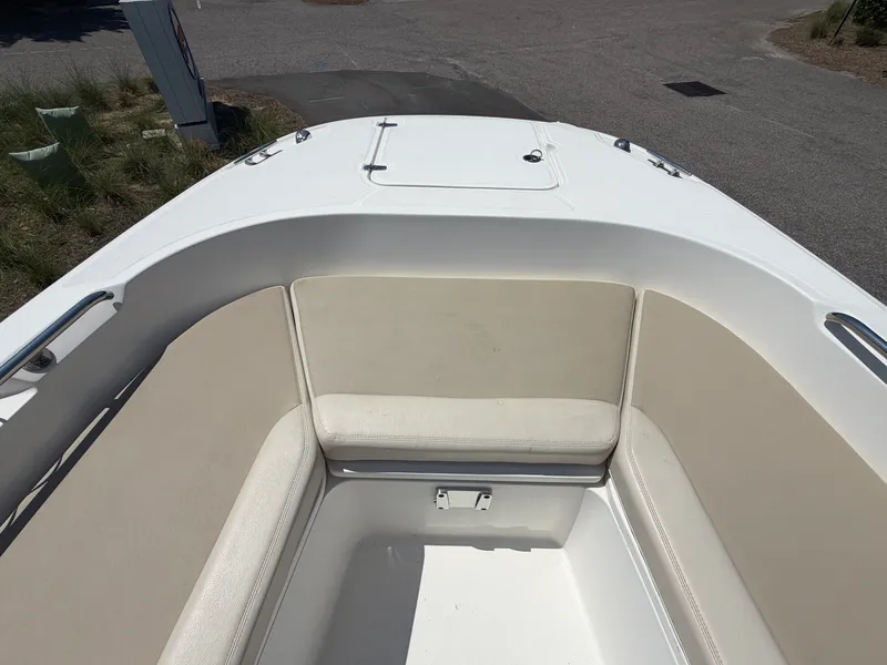 Slide: The Image of Boston Whaler 270 DAUNTLESS 2017 - 26