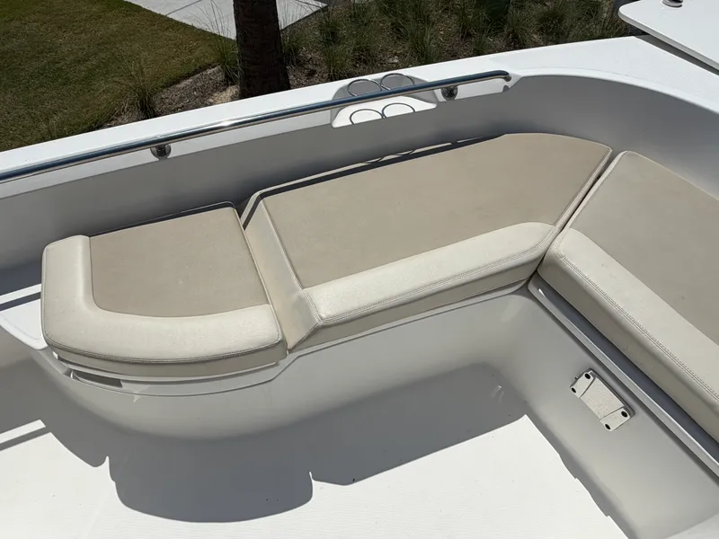 Slide: The Image of Boston Whaler 270 DAUNTLESS 2017 - 21