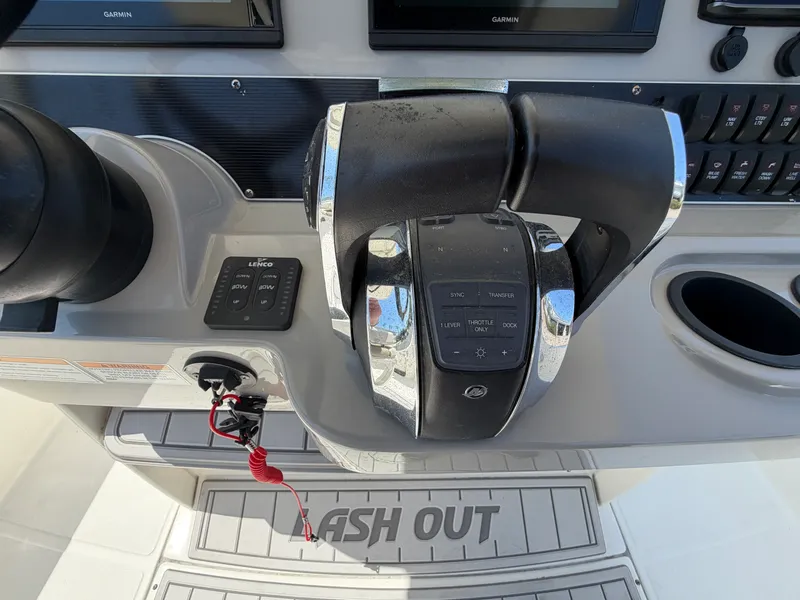 Slide: The Image of Boston Whaler 270 DAUNTLESS 2017 - 13