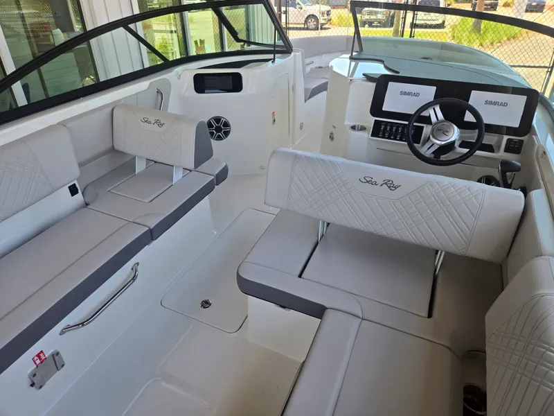 Slide: The Image of Sea Ray SDX 250 Outboard 2026 - 11
