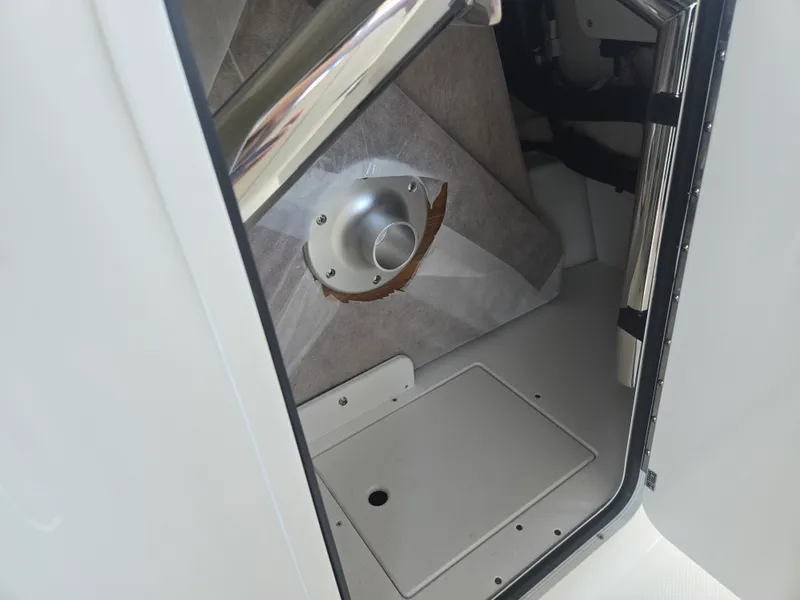 Slide: The Image of Sea Ray SDX 250 Outboard 2026 - 14